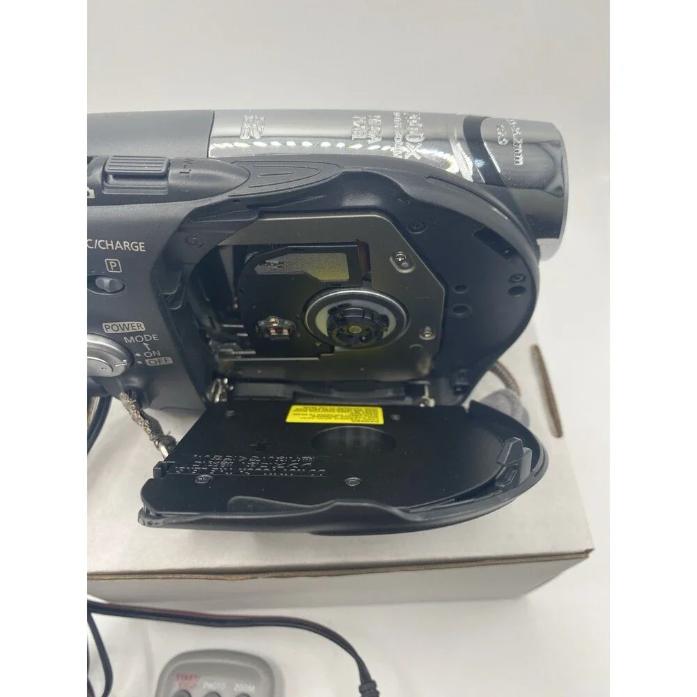 Canon DC330 DVD Camcorder 48x Zoom w/ Remote & AC Adapter Tested Works